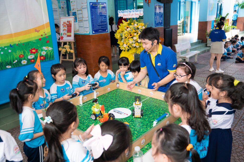 VNSEA tổ chức thành công “STEAM DAY 2023” tại Trường tiểu học Quyết Thắng 18 SAN09375 2048x1366 1