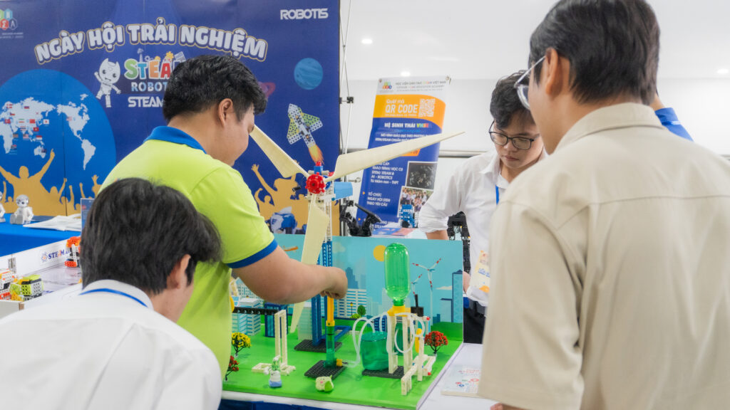 Bizmo - Chương trình Hoạt động Sáng tạo tại Đại học Nguyễn Tất Thành 9 DSC01692