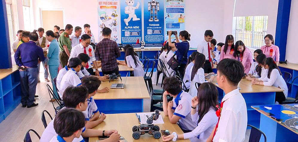 Khánh Thành Phòng STEM Tại THPT Võ Văn Kiệt Cà Mau 3,5 Tỷ Đồng | BiZmO EPC 2 Khánh Thành Phòng STEM Tại THPT Võ Văn Kiệt Cà Mau 3,5 Tỷ Đồng | BiZmO EPC