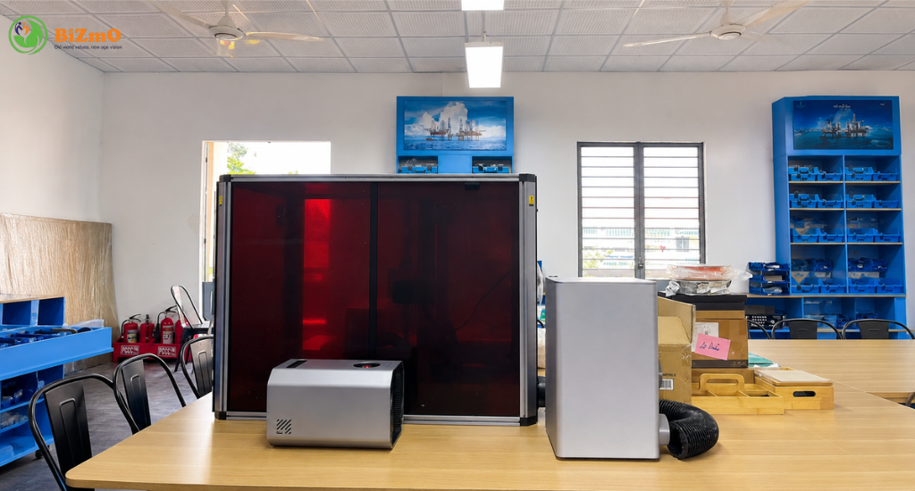 Báo giá phòng STEM gồm những hạng mục nào? 4 Máy in 3D trong phòng STEM là thiết bị công nghệ phục vụ hoạt động thiết kế, chế tạo mô hình và thực hành dự án cho học sinh.